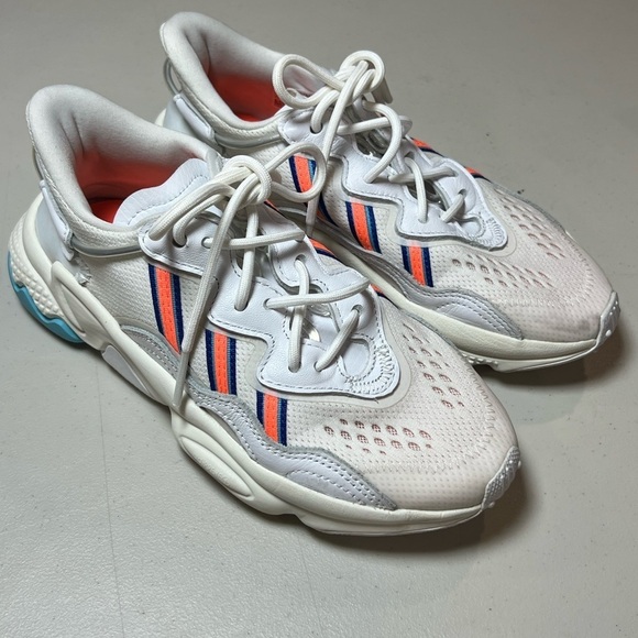 Adidas Women’s Size 6 Ozweego White Gum Coral Rare Colorway Sneaker Shoe - Picture 1 of 14